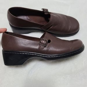 Clarks leather loafers in brown womens size 8.5